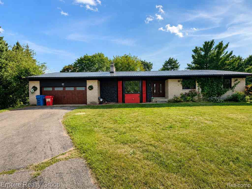 Homes For Sale - 1486 Russ Roy Court <br/> Oakland County, White Lake, MI 48383