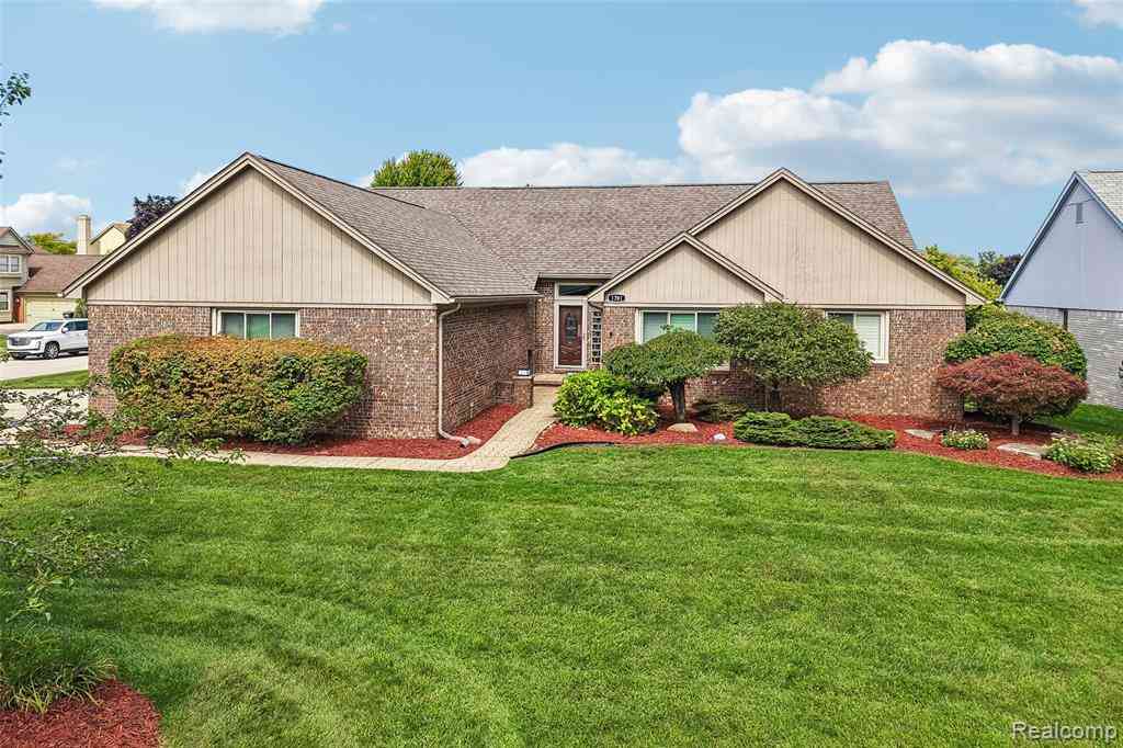Homes For Sale - 1781 S Shore Drive <br/> Oakland County, Rochester, MI 48307