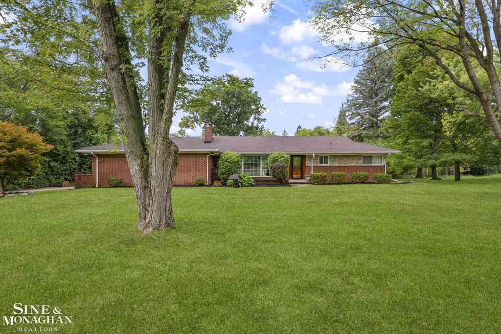 Homes For Sale - 25631 Springbrook Drive <br/> Oakland County, Farmington Hills, MI 48336