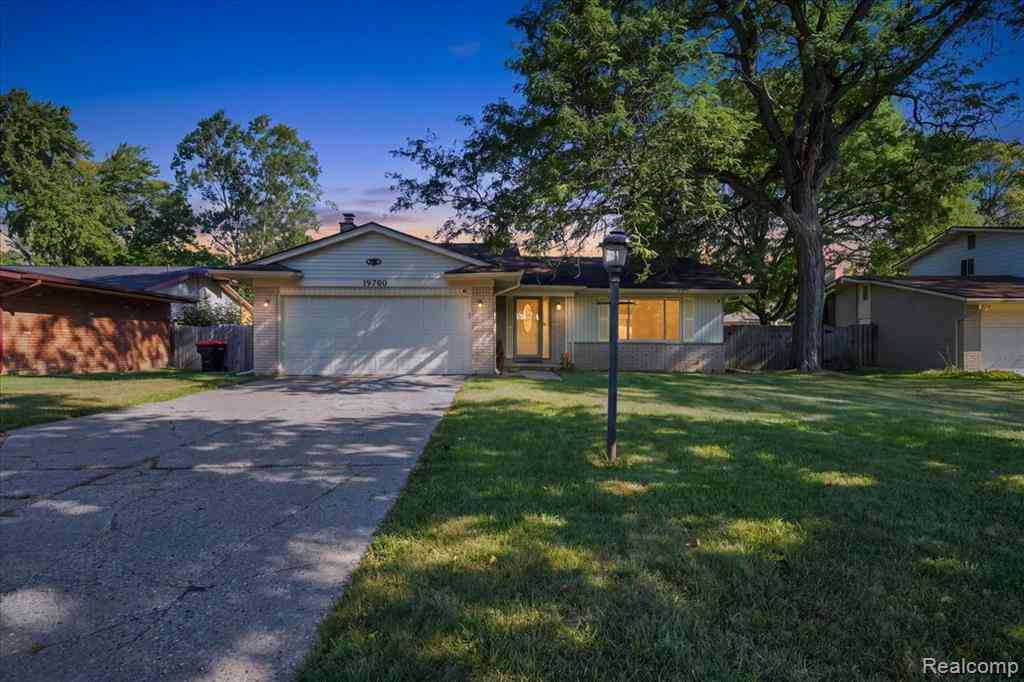 Homes For Sale - 19700 Northbrook Drive <br/> Oakland County, Southfield, MI 48076