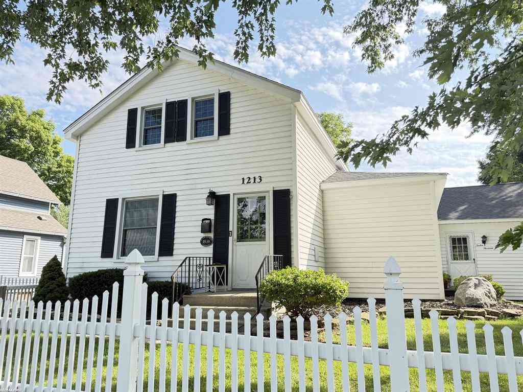 Homes For Sale - 1213 Clinton Avenue <br/> Saint Clair County, St. Clair, MI 48079