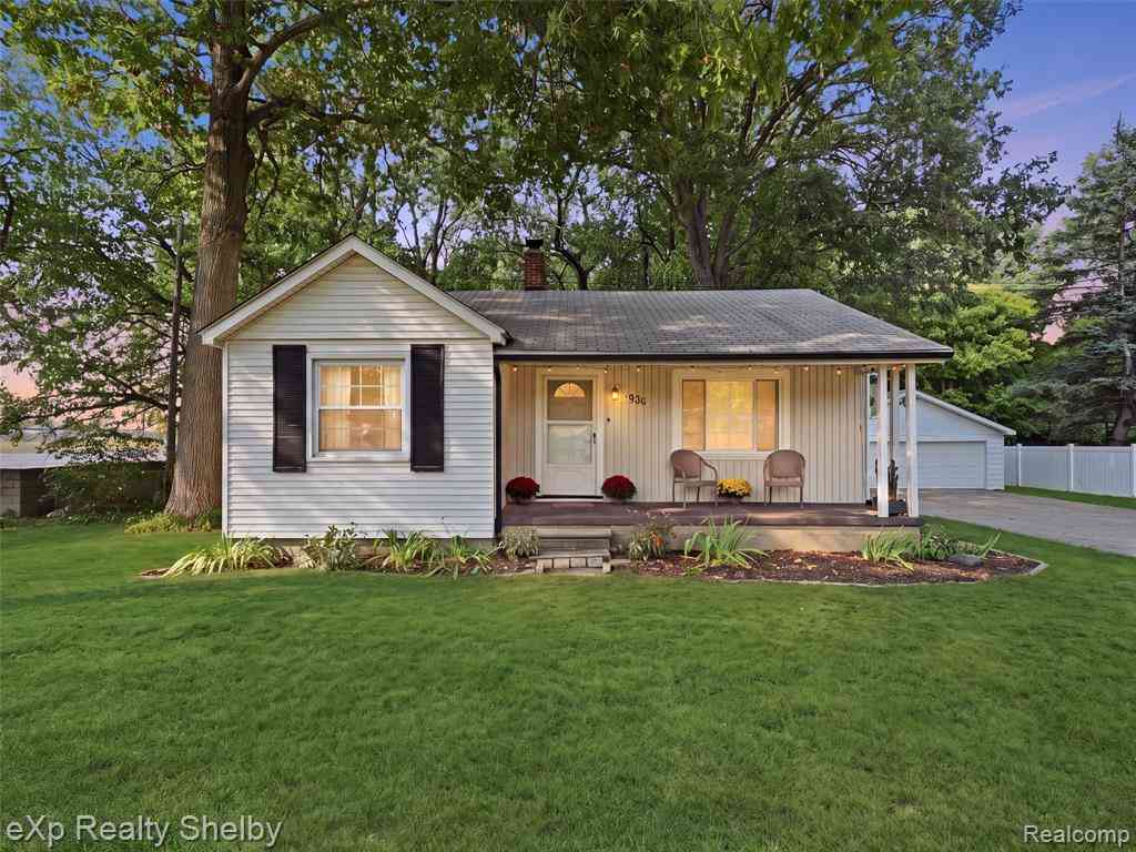 Homes For Sale - 920 W Gardenia Avenue <br/> Oakland County, Madison Heights, MI 48071
