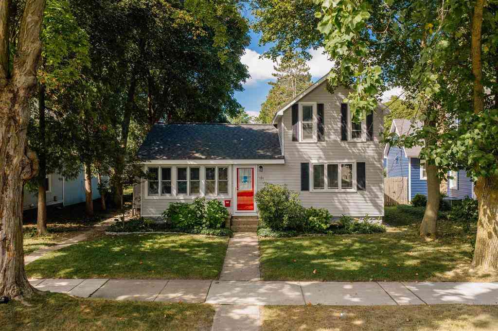 Homes For Sale - 131 N Spruce  <br/> Traverse City, MI 49684