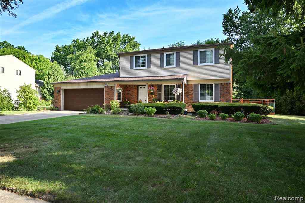 Homes For Sale - 2032 Kristin Drive <br/> Oakland County, Troy, MI 48084