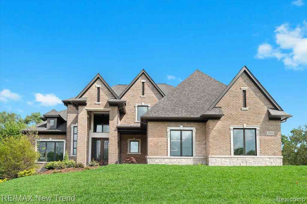Homes For Sale - 28834 Wintergreen  <br/> Oakland County, Farmington Hills, MI 48331