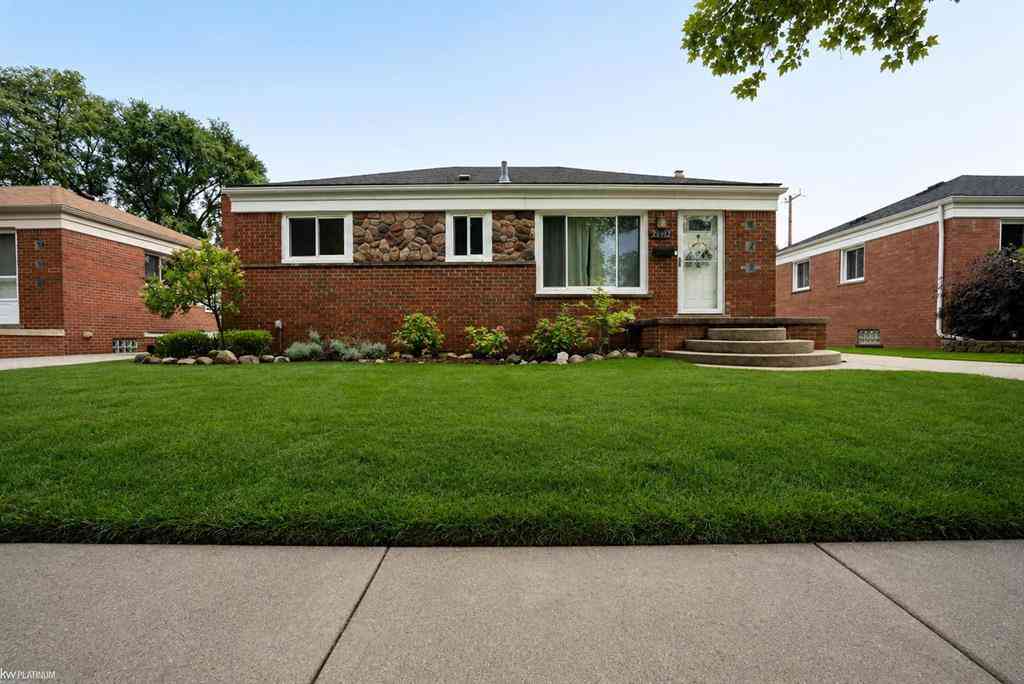 Homes For Sale - 28912 Joan Street <br/> Macomb County, Saint Clair Shores, MI 48081