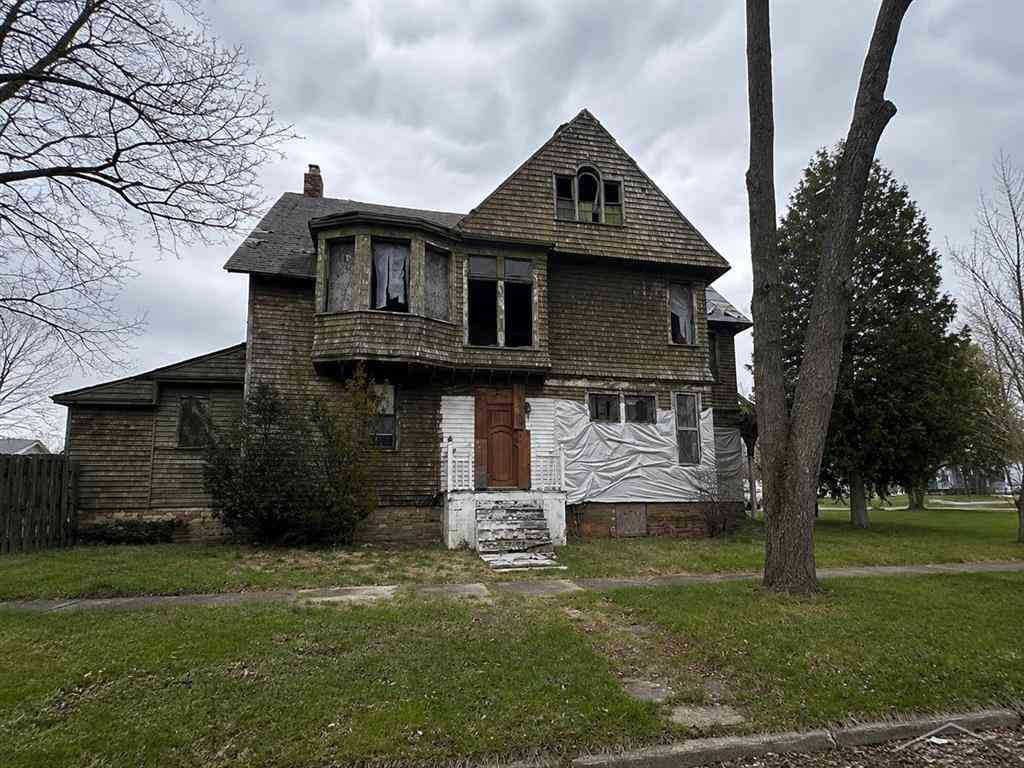 Homes For Sale - 903 E Holland Street <br/> Saginaw, MI 48601
