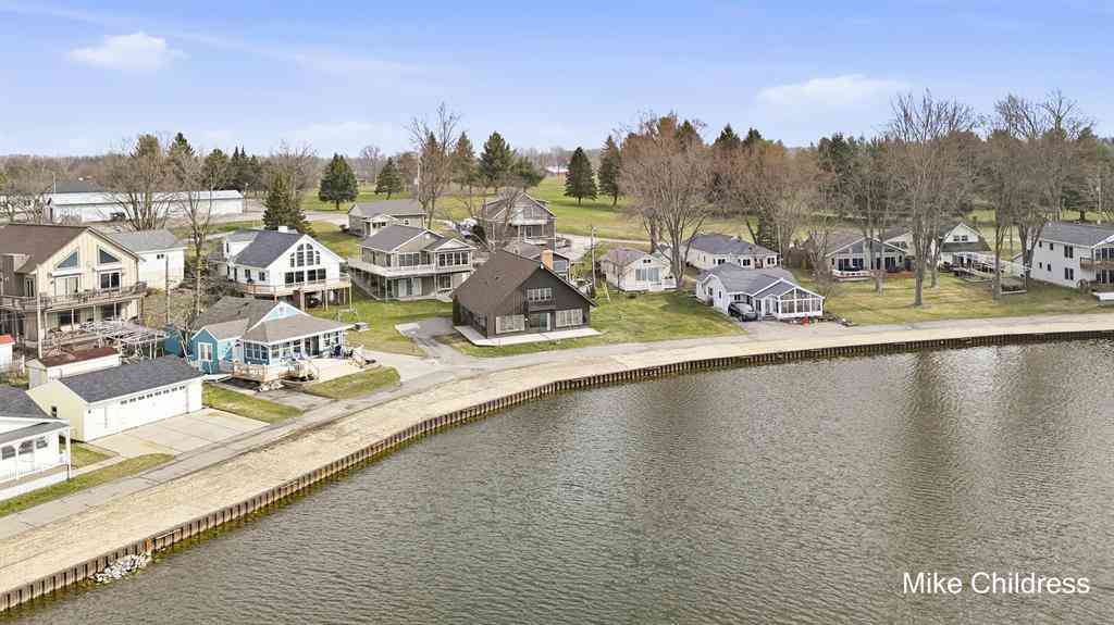 Homes For Sale - 6390 Lakeshore Drive <br/> Ionia County, Saranac, MI 48881