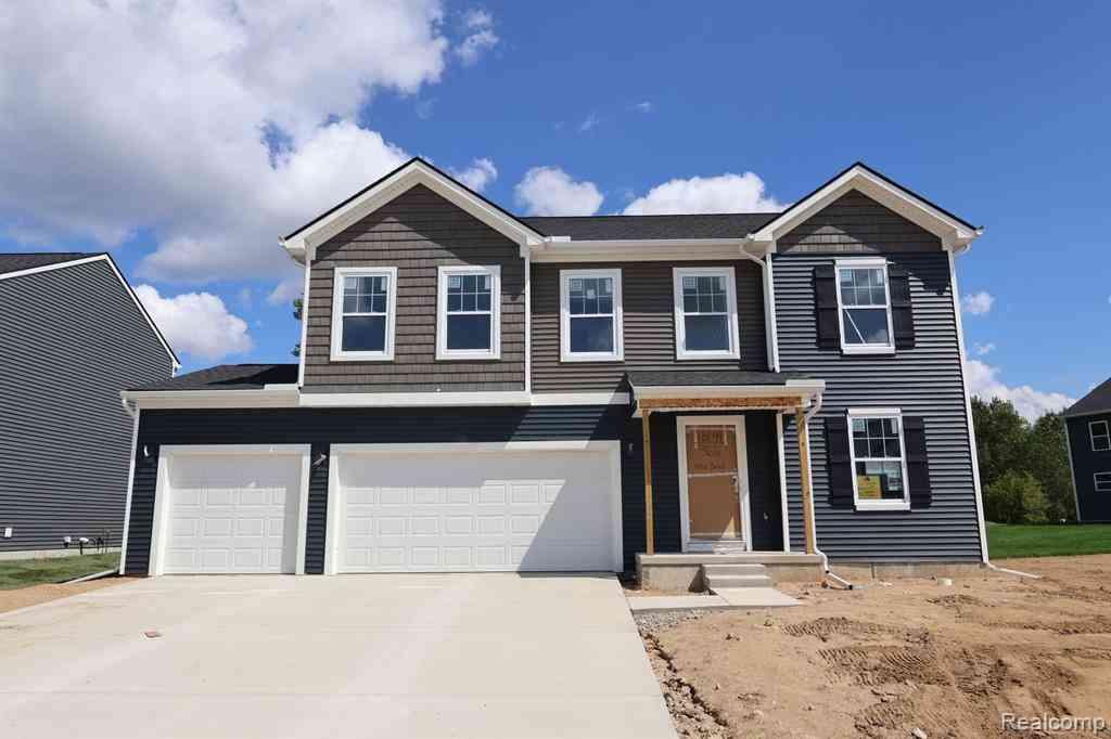 Homes For Sale - 366 Edge Brook Drive <br/> Oakland County, Holly, MI 48442