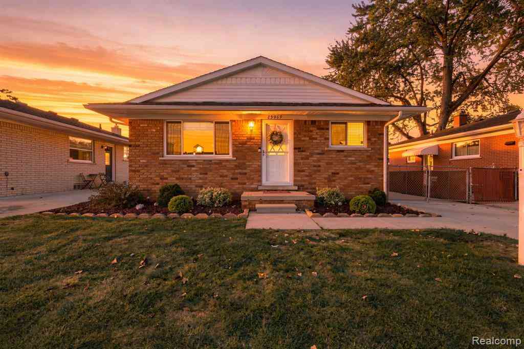 Homes For Sale - 29069 Denison Street <br/> Wayne County, Gibraltar, MI 48173