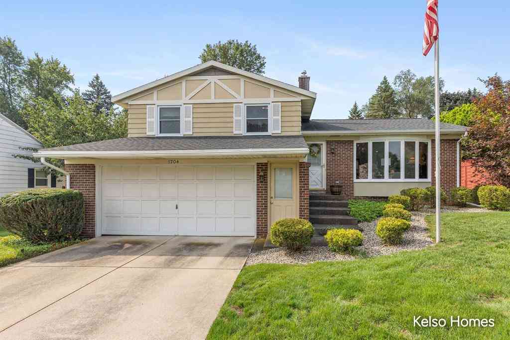 Homes For Sale - 1704 Millbank Street Se SE<br/> Grand Rapids, MI 49508