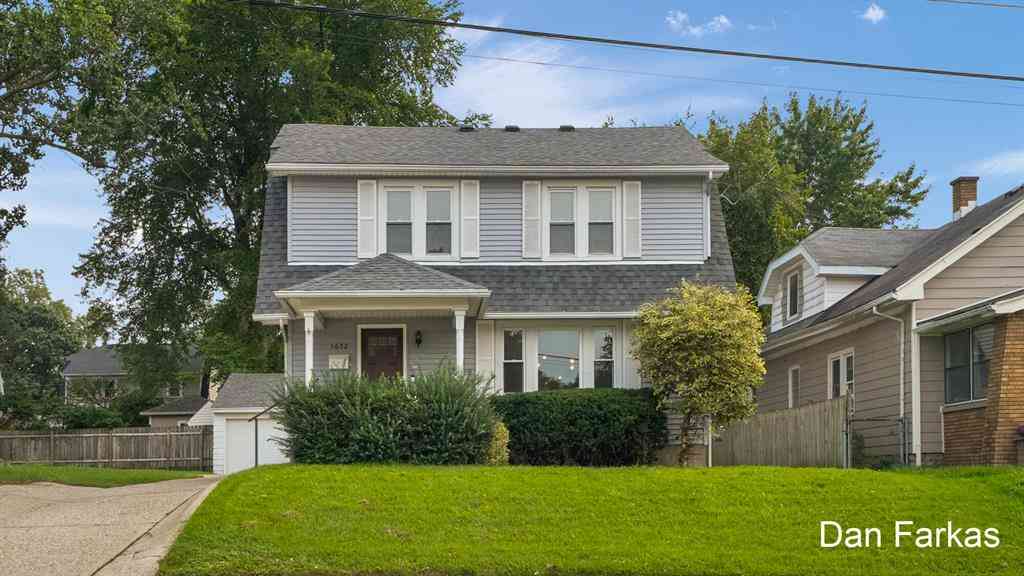 Homes For Sale - 1652 Margaret Avenue Se SE<br/> Grand Rapids, MI 49507