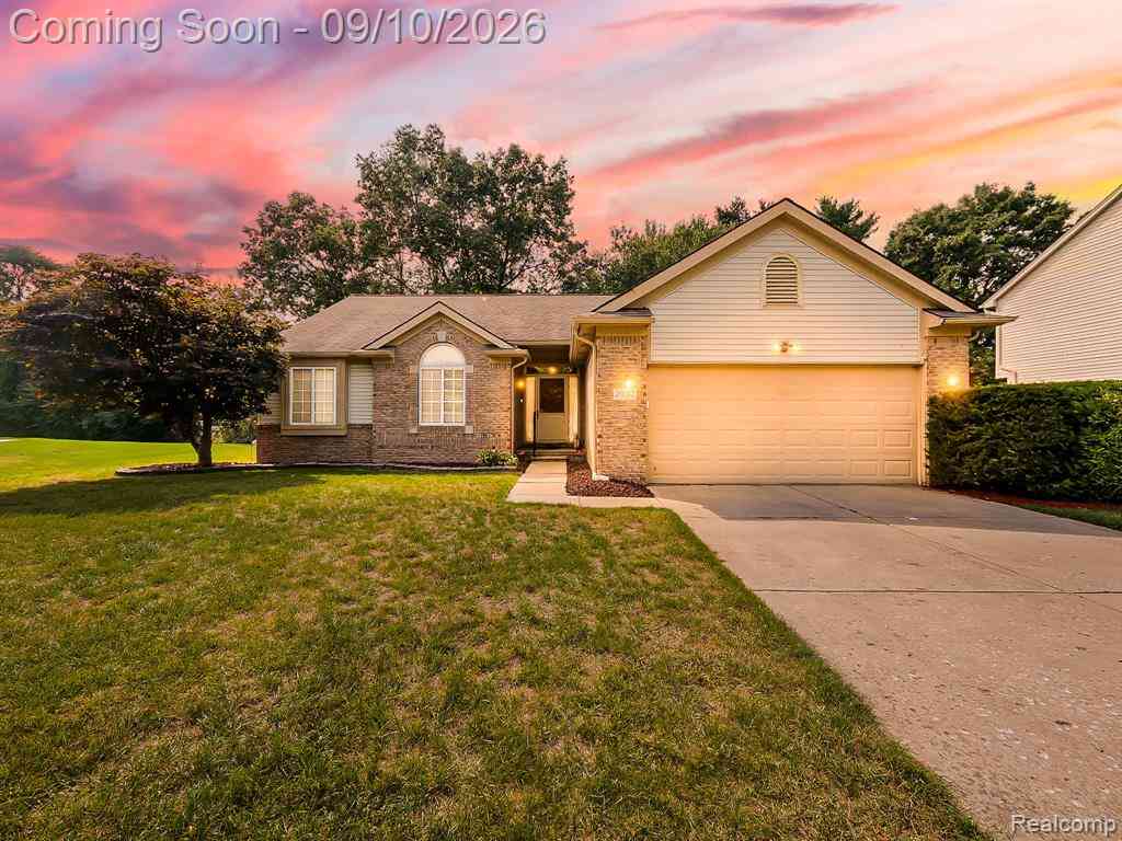 Homes For Sale - 2030 Orchard Court <br/> West Bloomfield, MI 48324