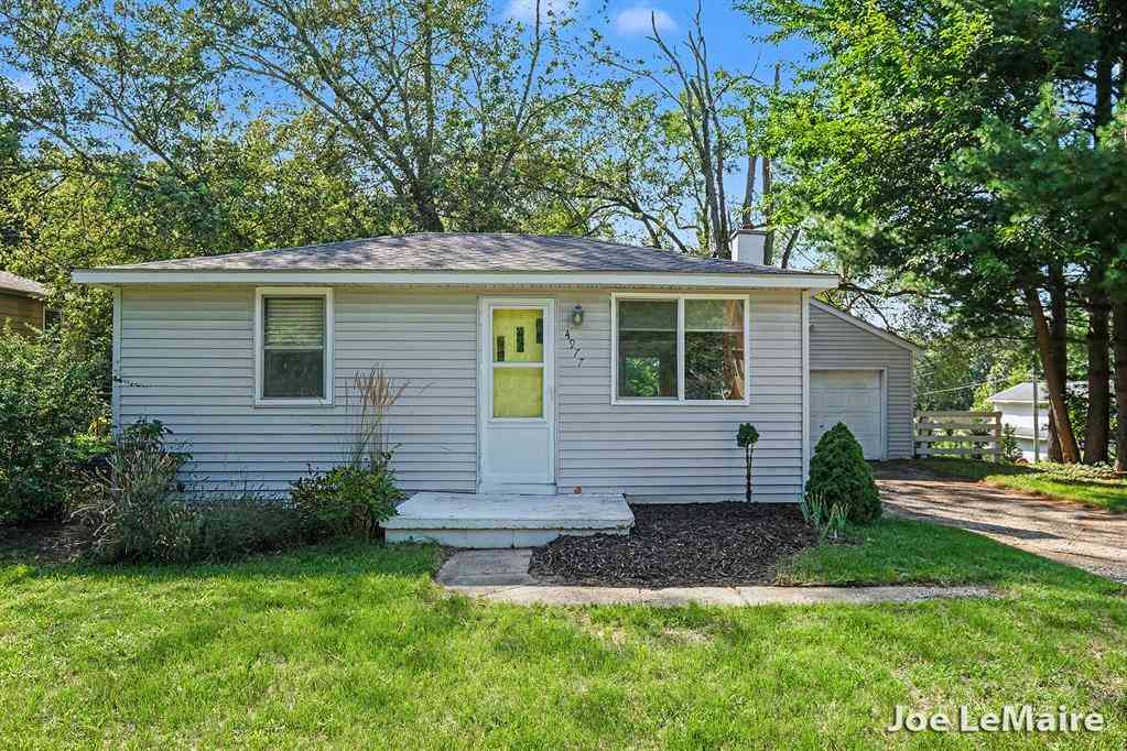Homes For Sale - 4977 Hunsberger Avenue Ne NE<br/> Grand Rapids, MI 49525
