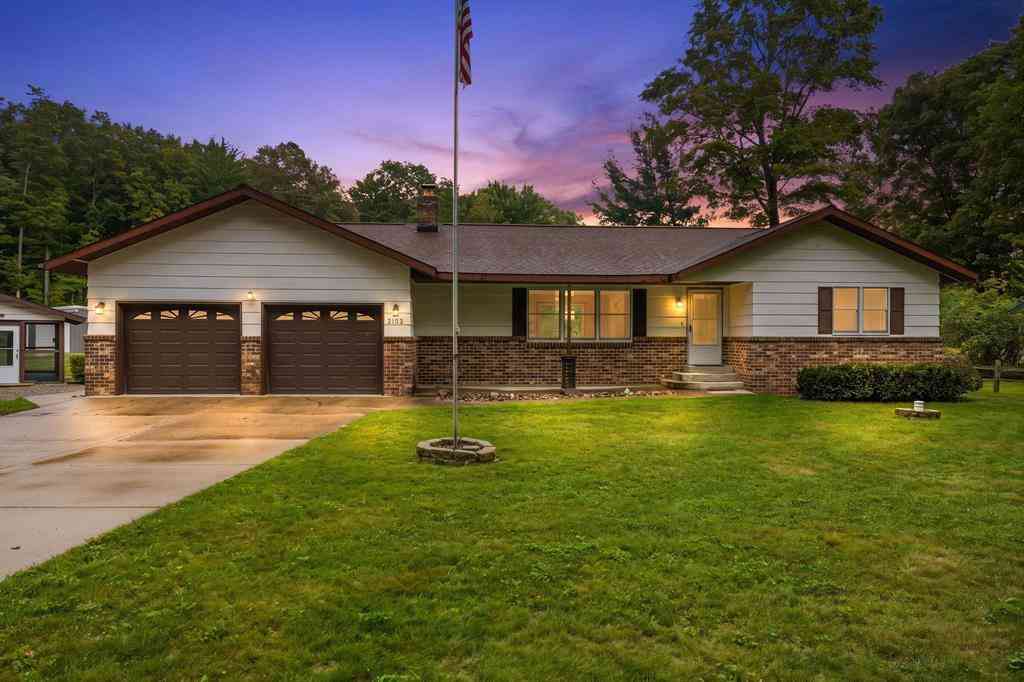 Homes For Sale - 5182 E Shore Drive <br/> Kalkaska, MI 49646