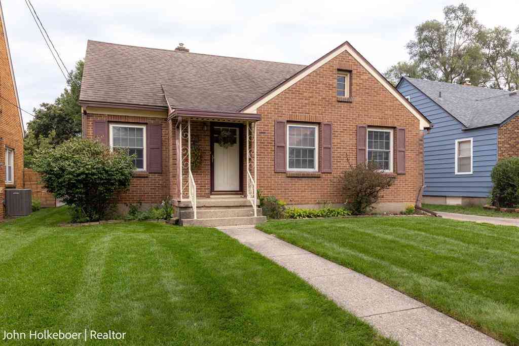 Homes For Sale - 2226 College Avenue Se SE<br/> Grand Rapids, MI 49507