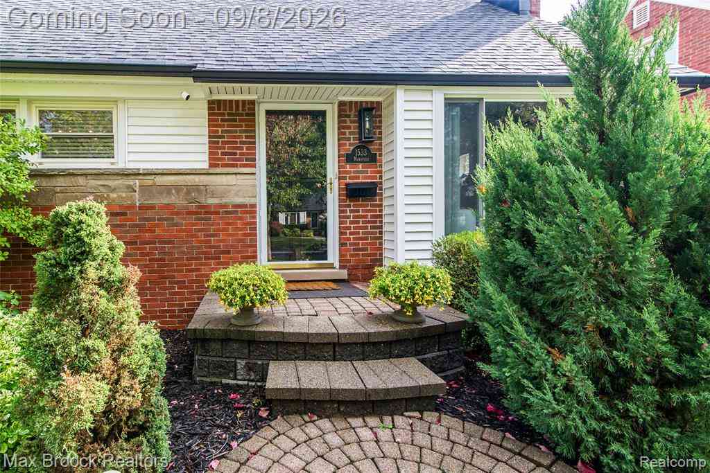 Homes For Sale - 1533 Mansfield Road <br/> Birmingham, MI 48009
