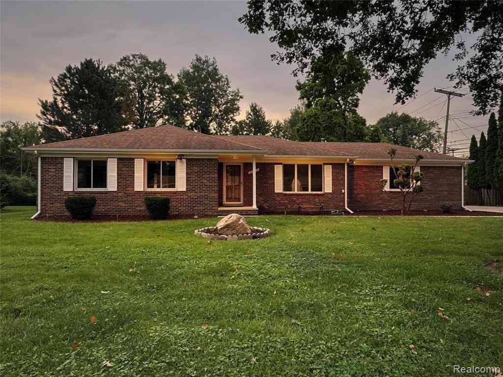 Homes For Sale - 45440 Wakefield Street <br/> Shelby Twp, MI 48317