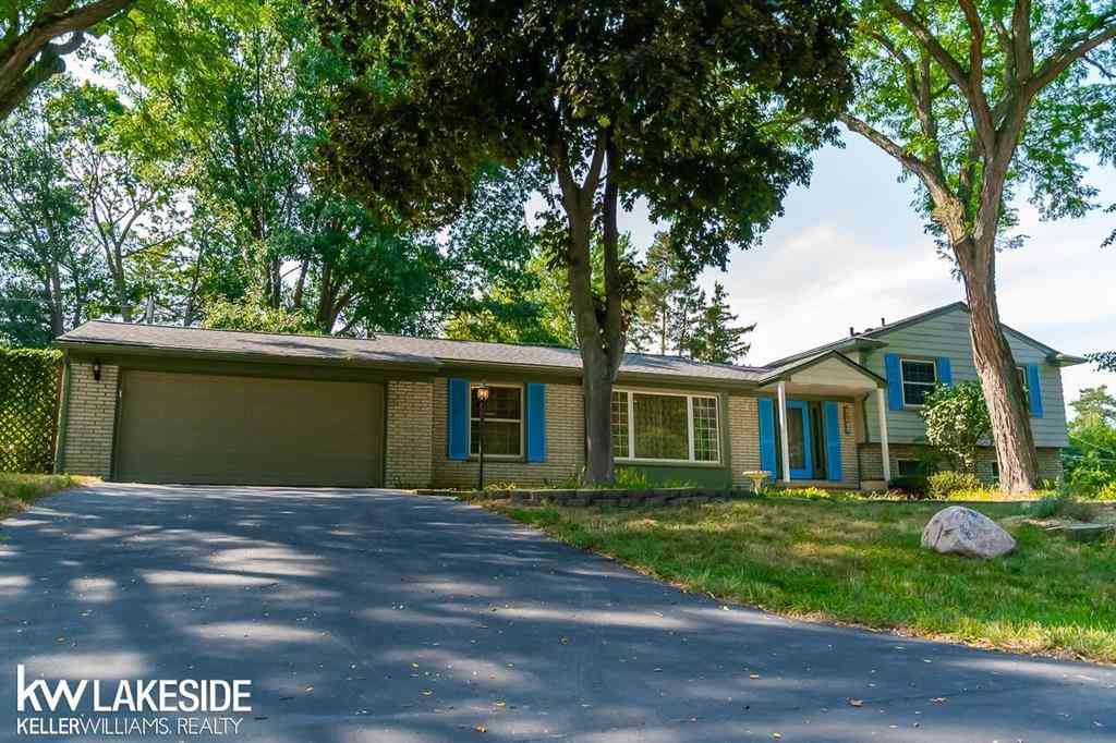 Homes For Sale - 30066 Woodbrook Street <br/> Farmington Hills, MI 48334