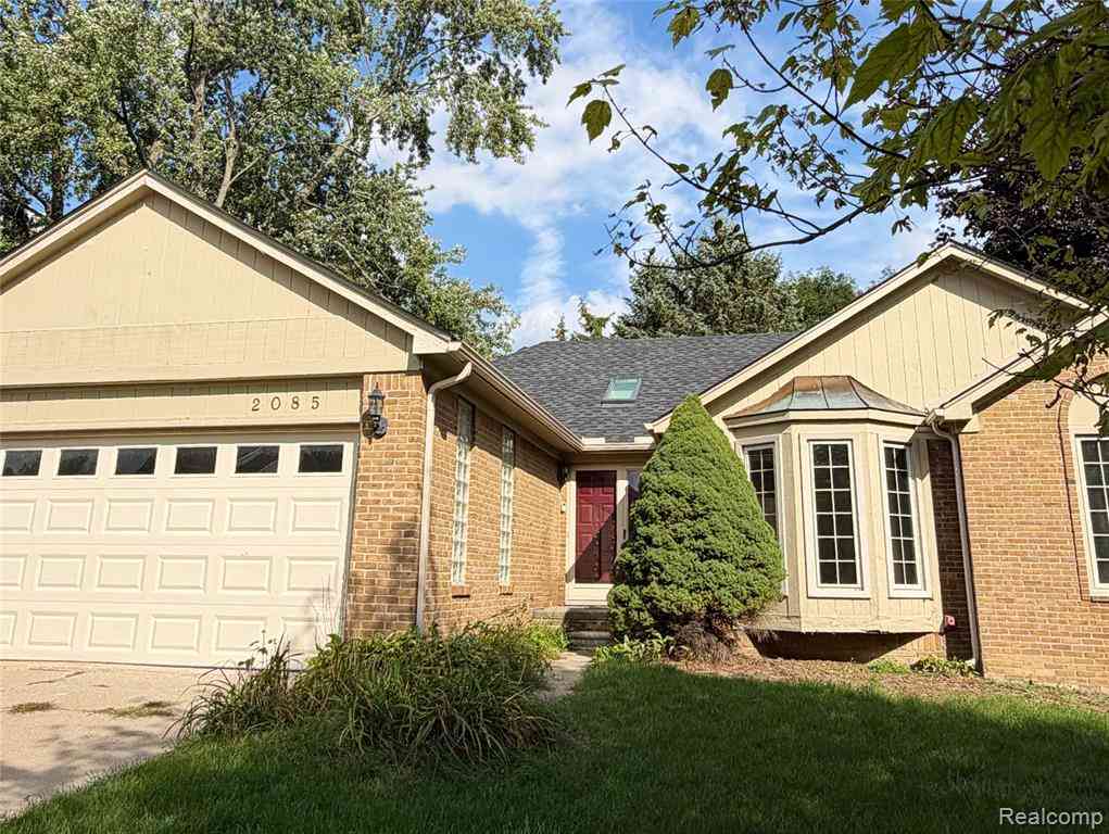 Homes For Rent - 2085 Elkhorn Drive <br/> Rochester, MI 48307