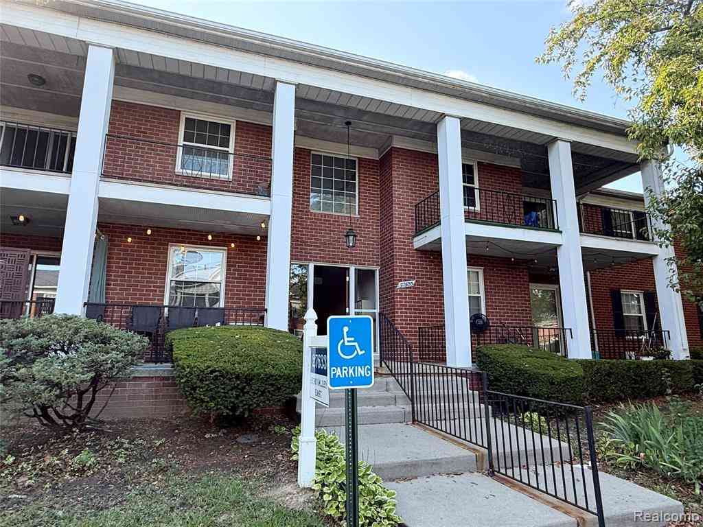 Condo For Rent - 27633 E Echo Valley <br/> Oakland County, Farmington Hills, MI 48334