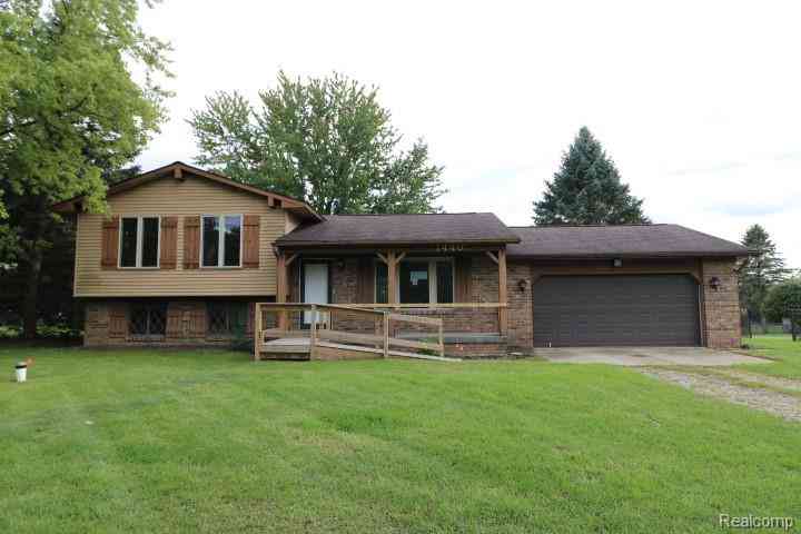 Homes For Sale - 1440 E Sawdust Corners Road <br/> Lapeer, MI 48446