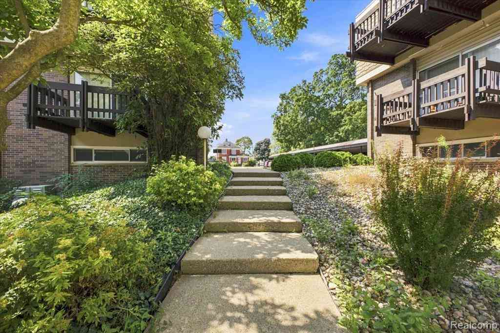 Condo For Sale - 250 N Liberty Street  #206<br/> Belleville, MI 48111