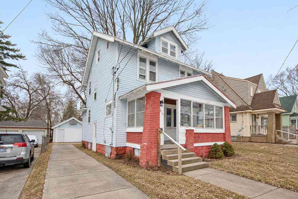 Homes For Sale - 1019 Cooper Avenue Se SE<br/> Grand Rapids, MI 49507