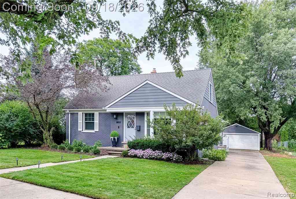 Homes For Sale - 1617 Penistone Street <br/> Birmingham, MI 48009