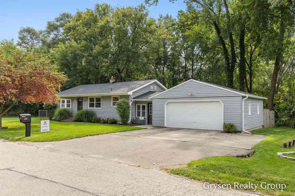 Homes For Sale - 2034 Acton Road Nw NW<br/> Grand Rapids, MI 49504