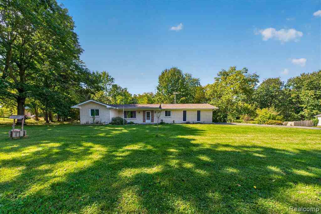 Homes For Sale - 4065 Marwood Drive <br/> Howell, MI 48855