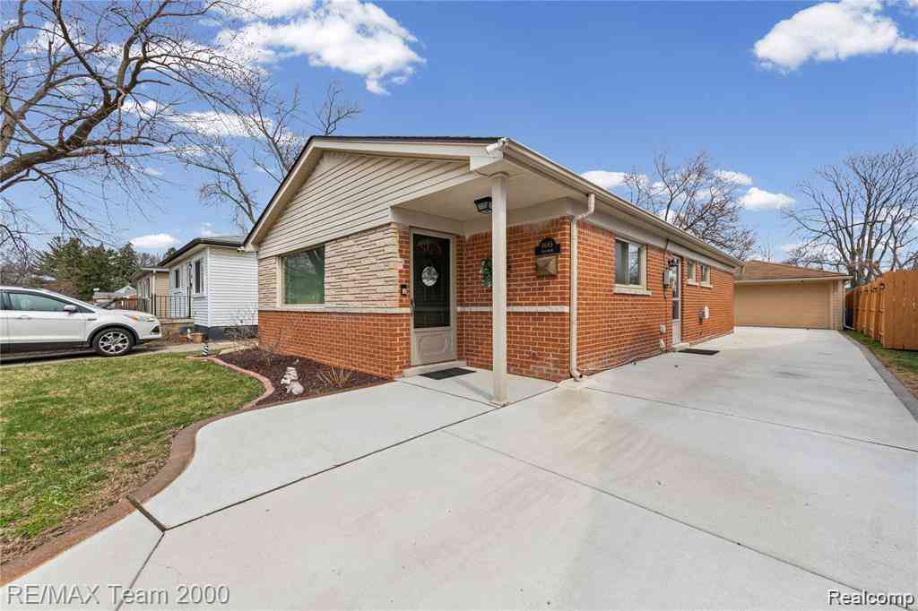 Homes For Rent - 4685 Universal Street <br/> Dearborn Heights, MI 48125