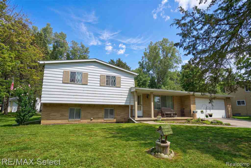 Homes For Sale - 5040 Cedardale Lane <br/> Flushing, MI 48433