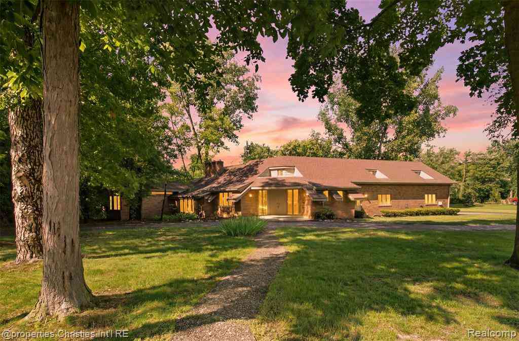 Homes For Sale - 25310 Canterbury Road <br/> Franklin, MI 48025