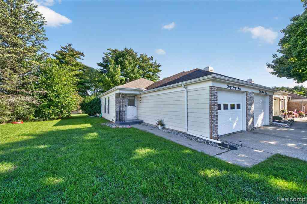Condo For Sale - 3043 Vineyard Lane <br/> Flushing, MI 48433