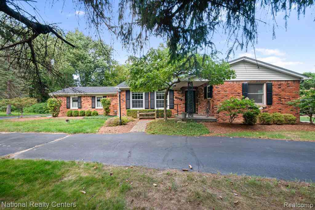 Homes For Sale - 2074 Pear Tree Lane <br/> Oakland, MI 48363