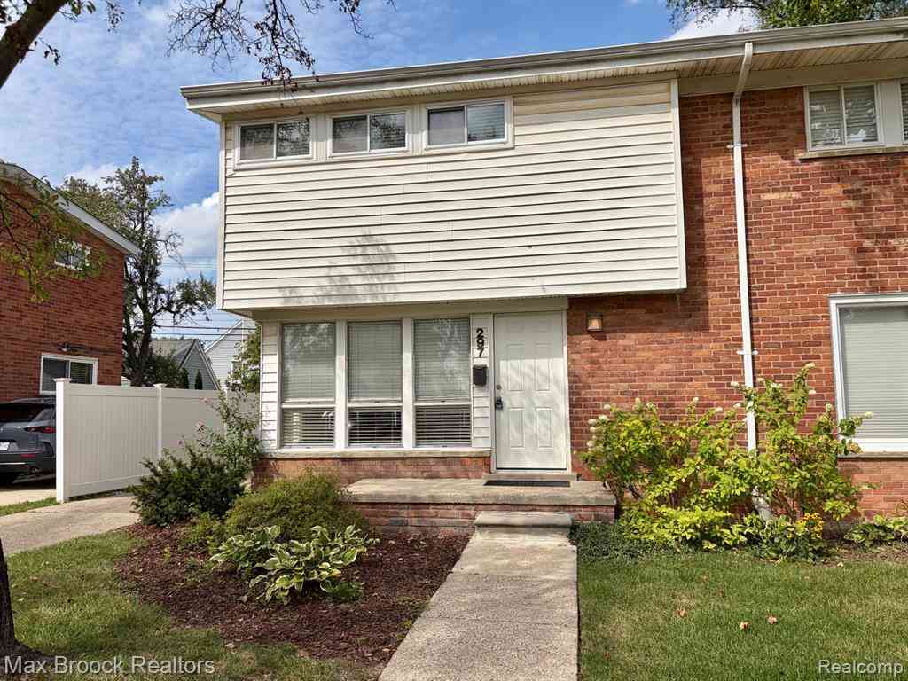 Condo For Rent - 297 E 14 Mile Road <br/> Birmingham, MI 48009