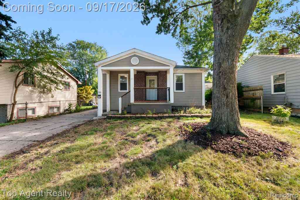Homes For Sale - 720 E Columbia Avenue <br/> Pontiac, MI 48340