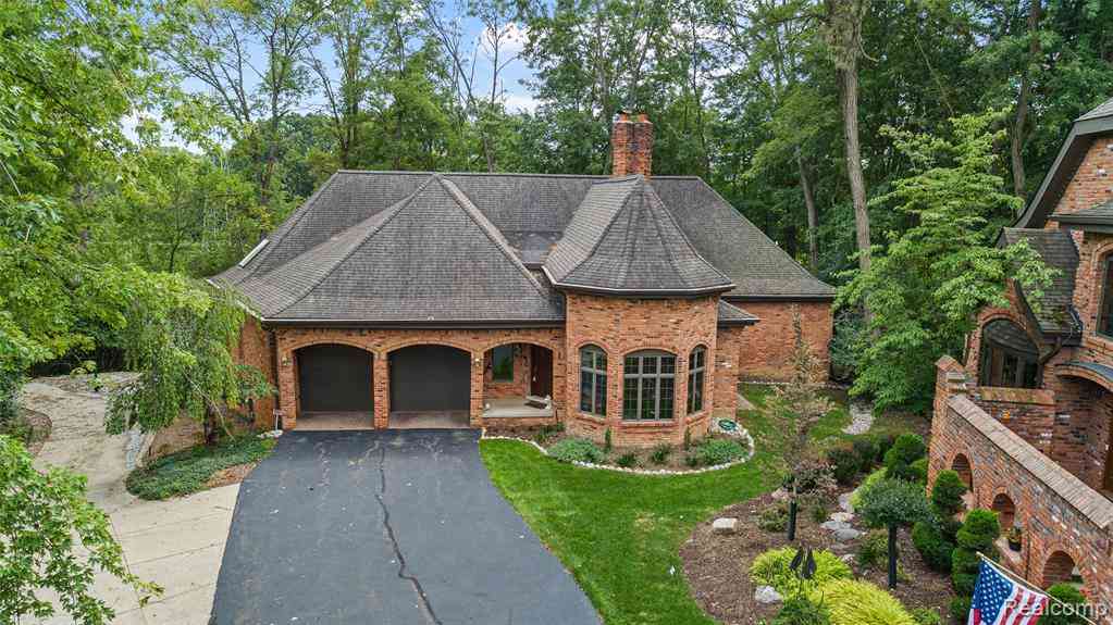 Condo For Sale - 4665 Rue St Michelle  <br/> West Bloomfield, MI 48323