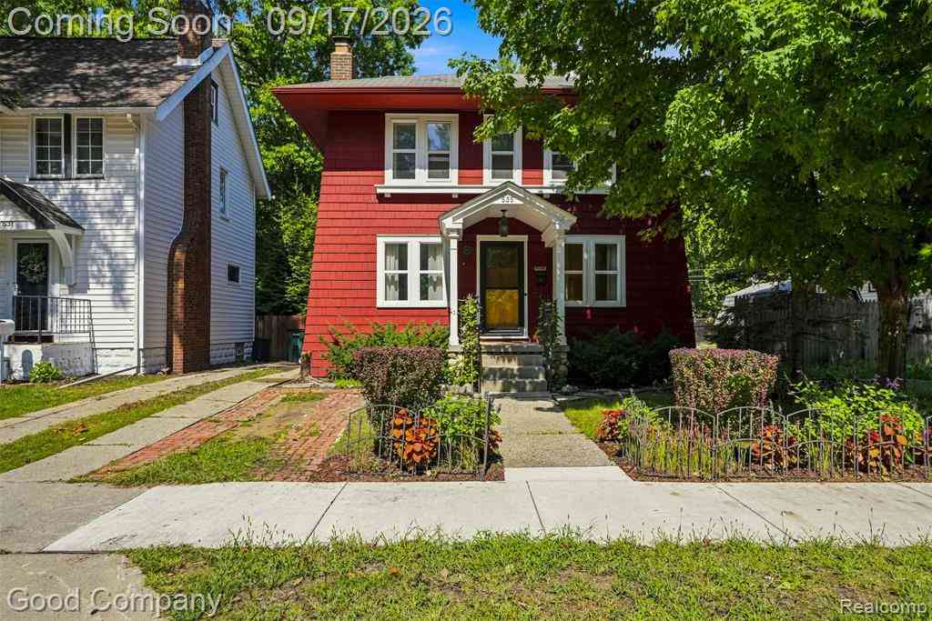 Homes For Sale - 535 Gardenia Avenue <br/> Royal Oak, MI 48067