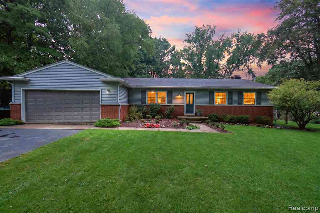 Homes For Sale - 3137 Old Orchard Drive <br/> Brighton, MI 48114
