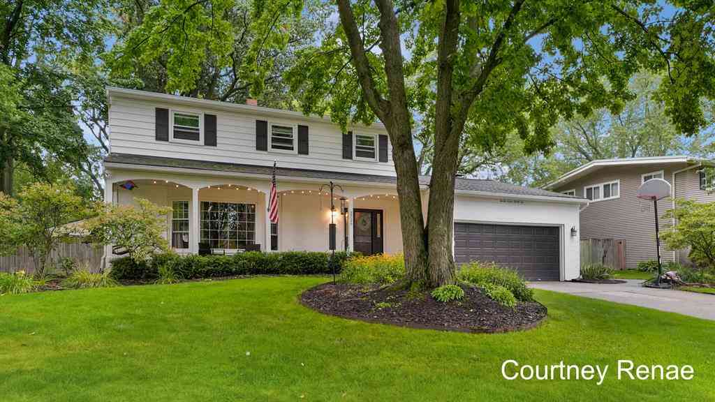 Homes For Sale - 2726 Hampshire Boulevard Se SE<br/> East Grand Rapids, MI 49506