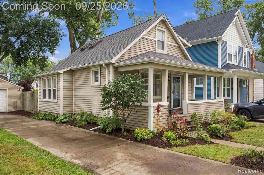 Homes For Sale - 2696 Wakefield Road <br/> Berkley, MI 48072