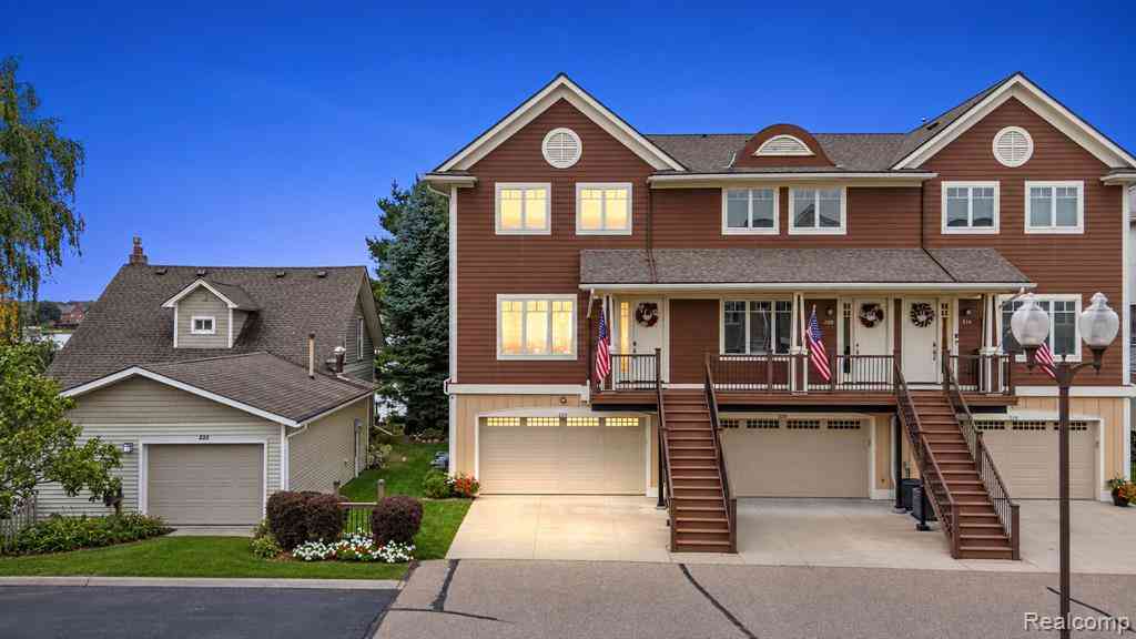 Condo For Sale - 222 S Broadway Street <br/> Lake Orion, MI 48362