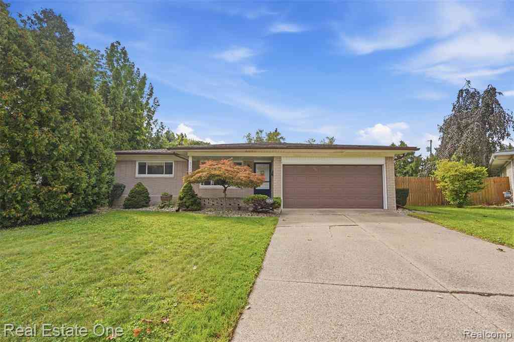 Homes For Sale - 35385 Witt Court <br/> Sterling Heights, MI 48312