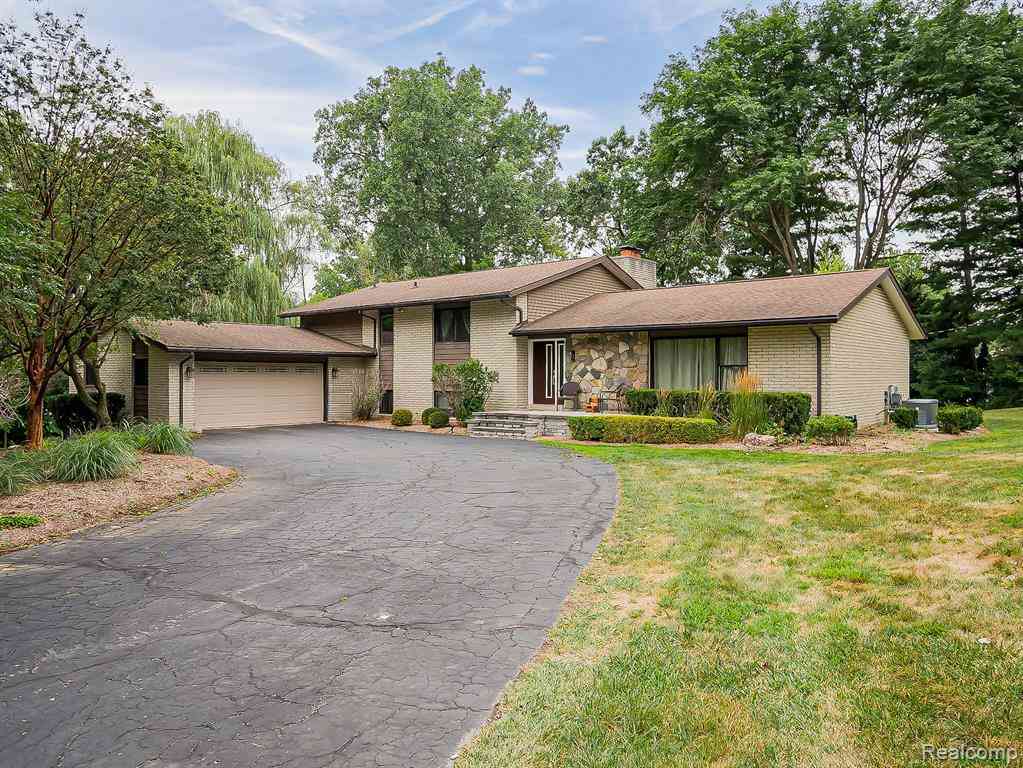 Homes For Rent - 1021 Dowling Road <br/> Bloomfield Hills, MI 48304