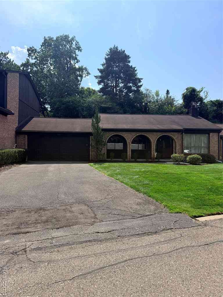 Condo For Sale - 2053 Burgundy Street <br/> West Bloomfield, MI 48323
