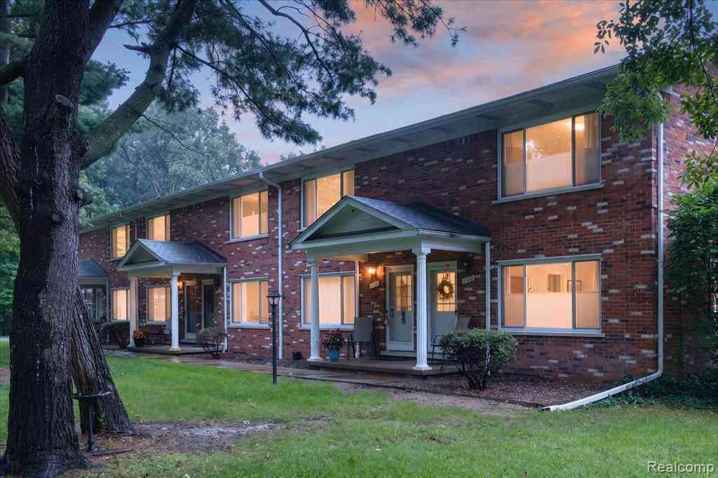 Condo For Sale - 5106 Kintyre Lane <br/> Brighton, MI 48116