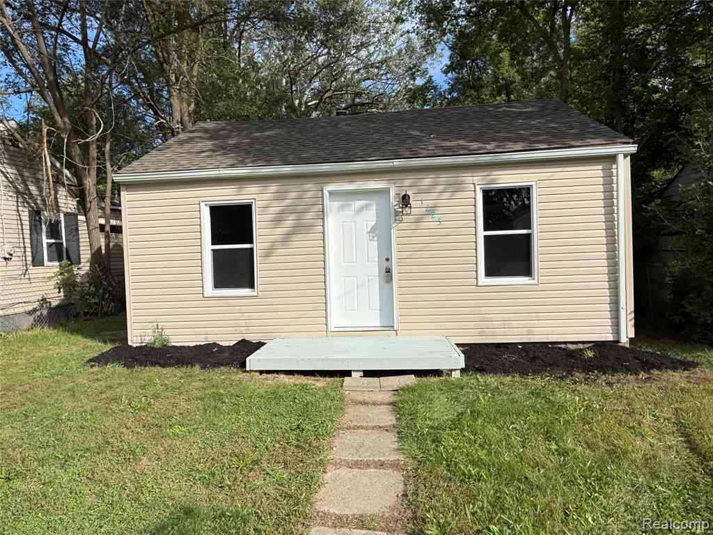 Homes For Sale - 1225 Wells Street <br/> Genesee County, Burton, MI 48529