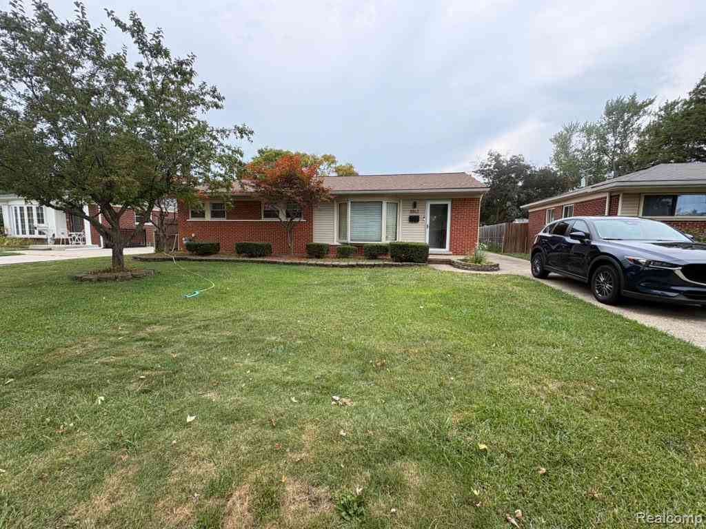 Homes For Rent - 8863 Birkhill Drive <br/> Sterling Heights, MI 48314